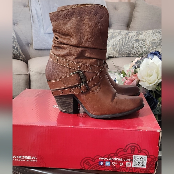 Andrea Boots - Picture 2 of 7